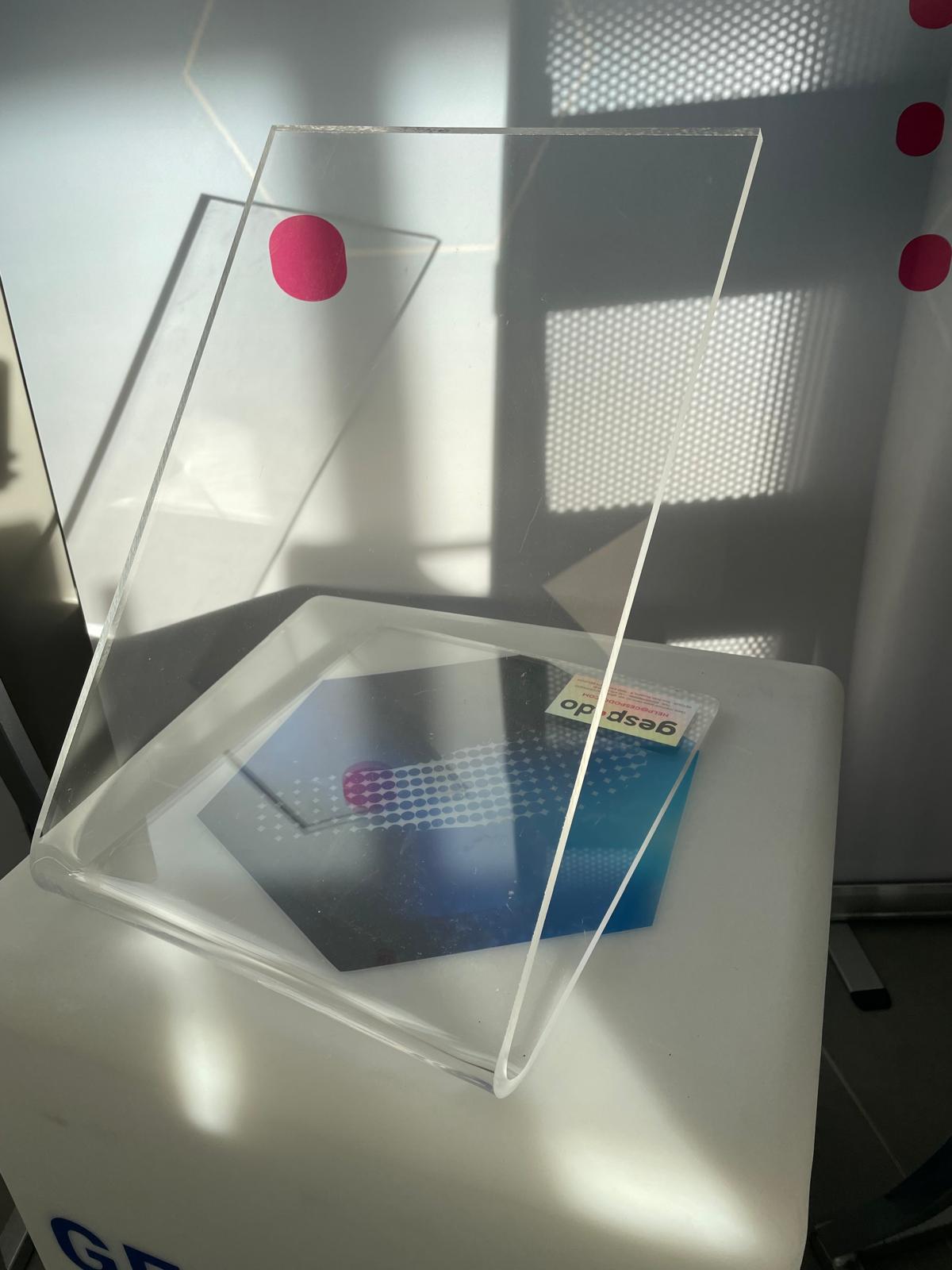 Support en plexiglass pour prise d'empreinte